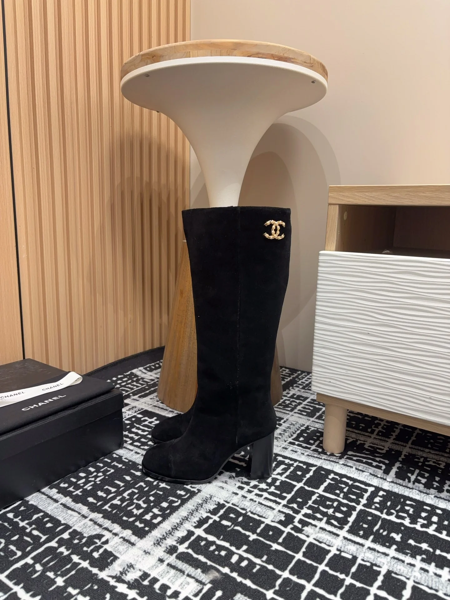Ботинки Chanel 2024 на высоком каблуке для верховой езды - черные