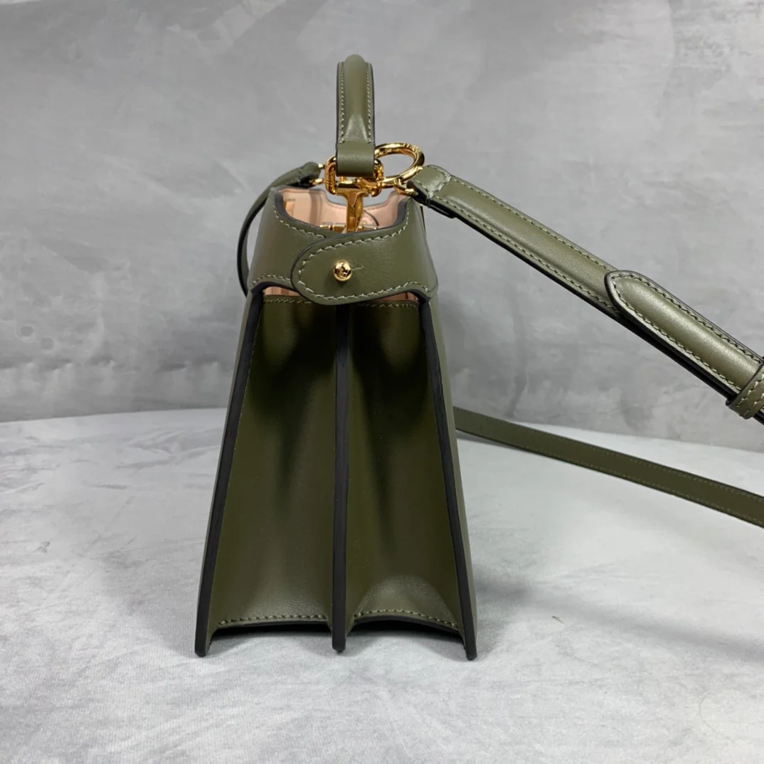 Маленькая зеленая кожаная сумка Fendi Peekaboo i-seey