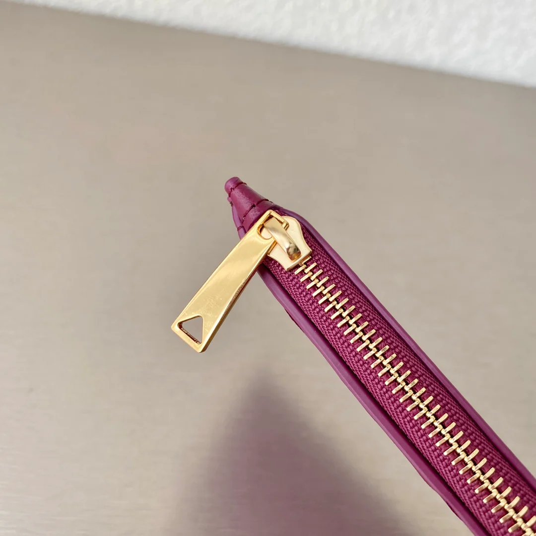 BV-拉链卡包 零钱包 羊皮 14×7.5×0.5cm