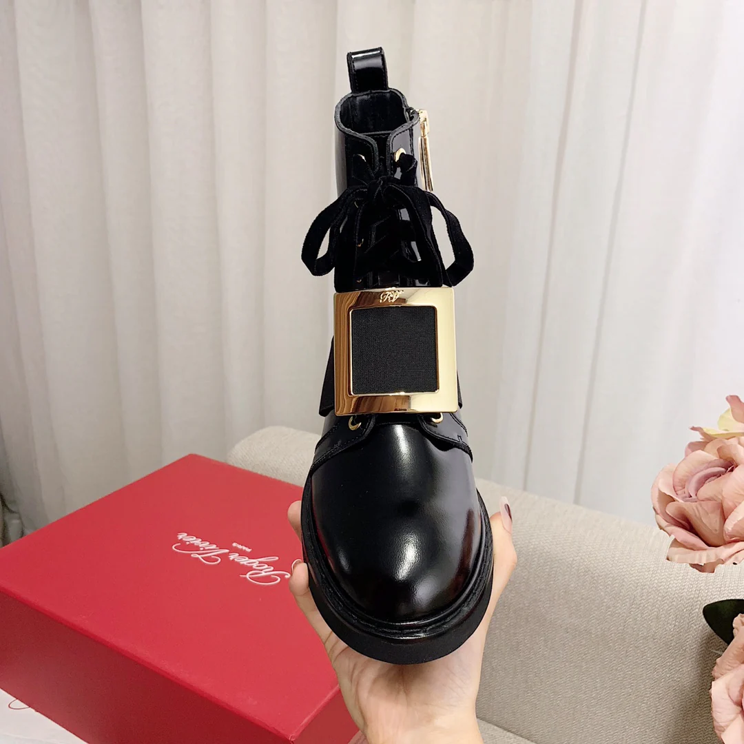 Обувь RV - 22ss - Ботильоны на плоской подошве, украшенные стразами - в стиле Юань Шаньшань.