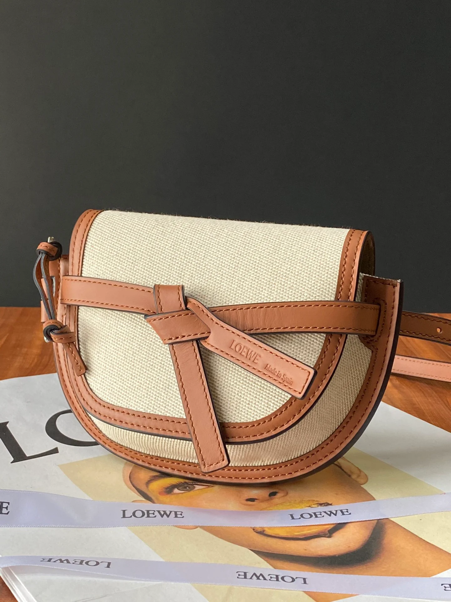 Loewe-gate-mini-21x12-5x9-5-cm-17