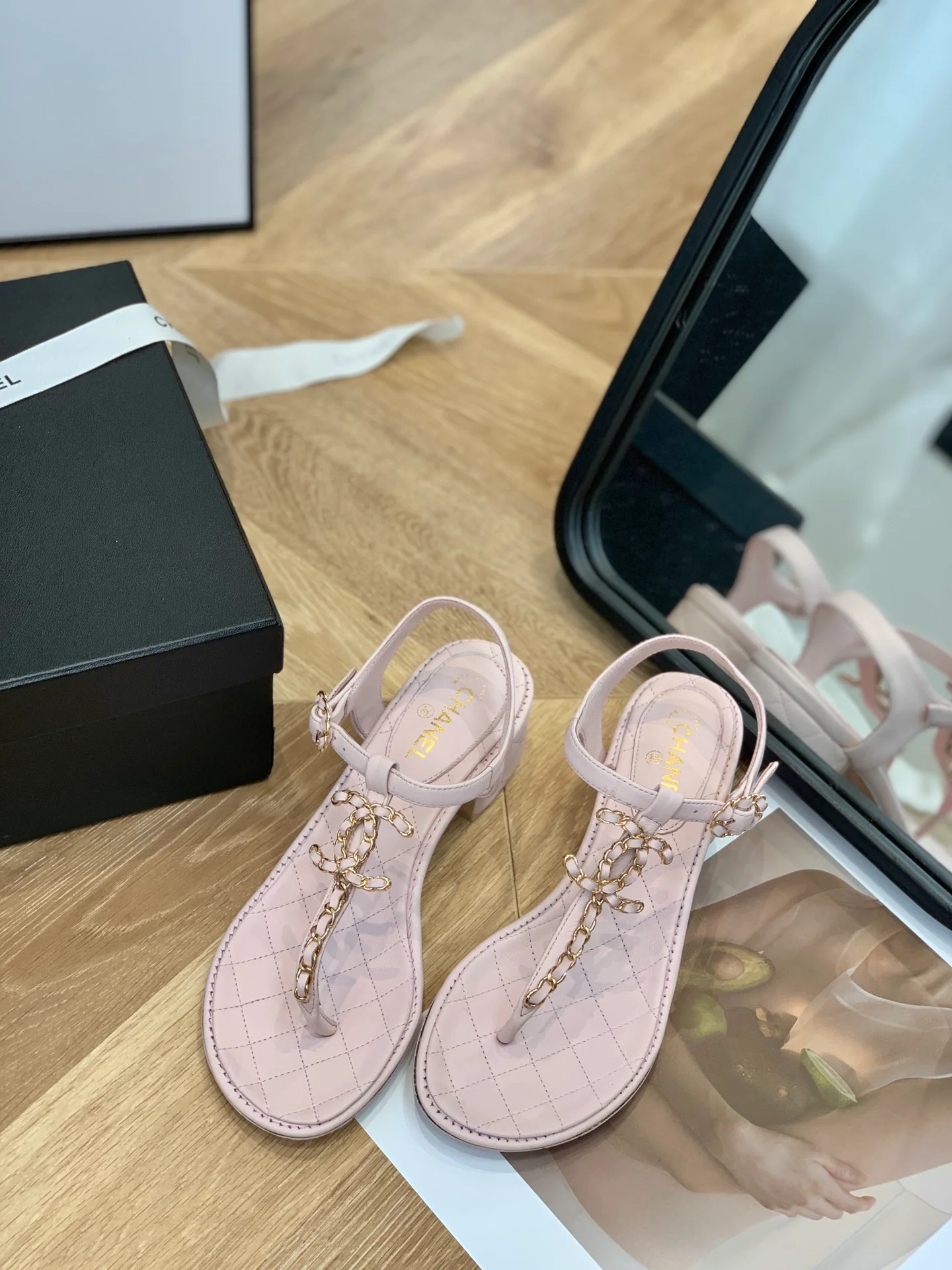 Chanel - Розовые сандалии