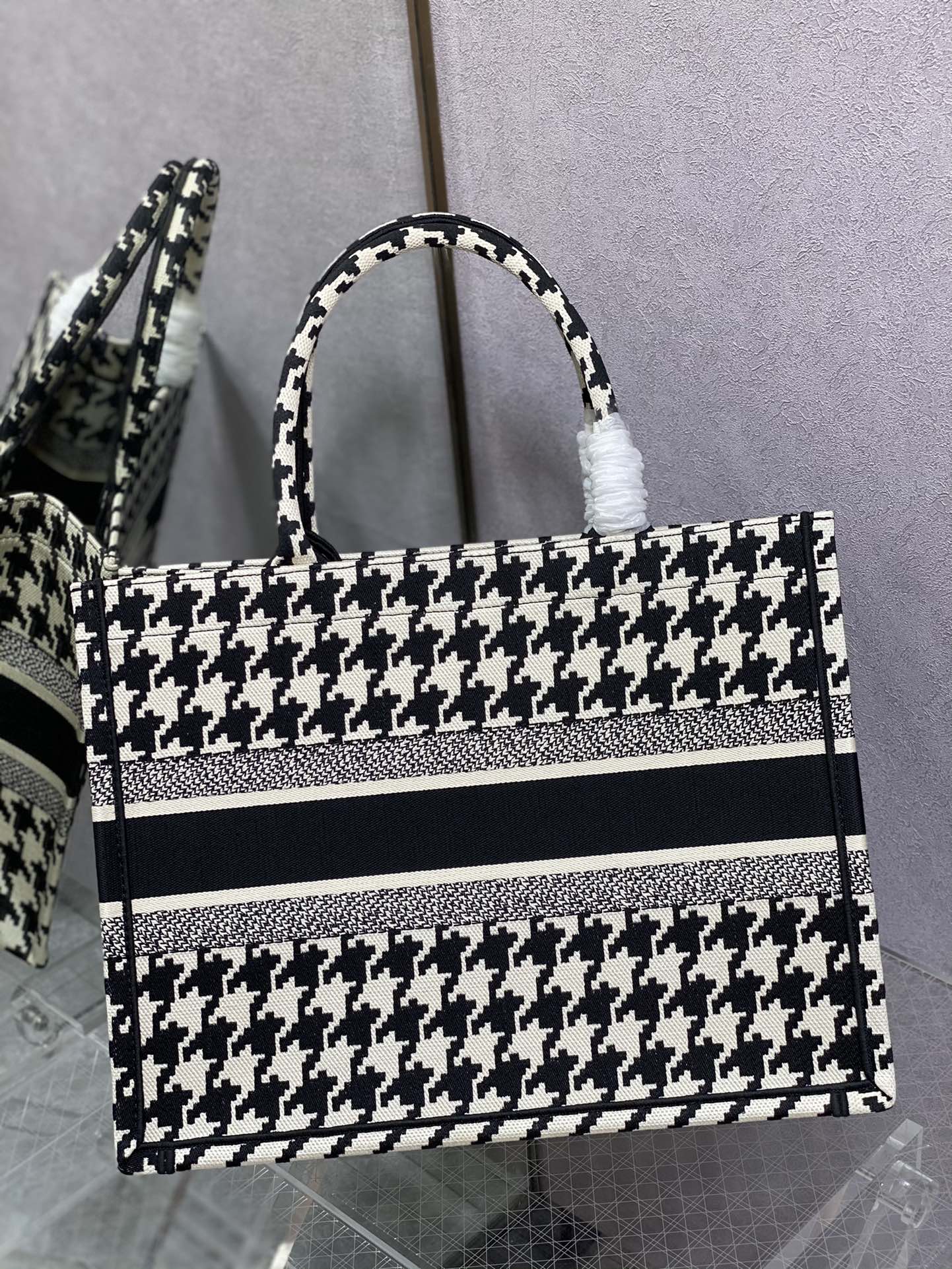 Сумка Dior Book Tote Medium 36-5cm из серии 