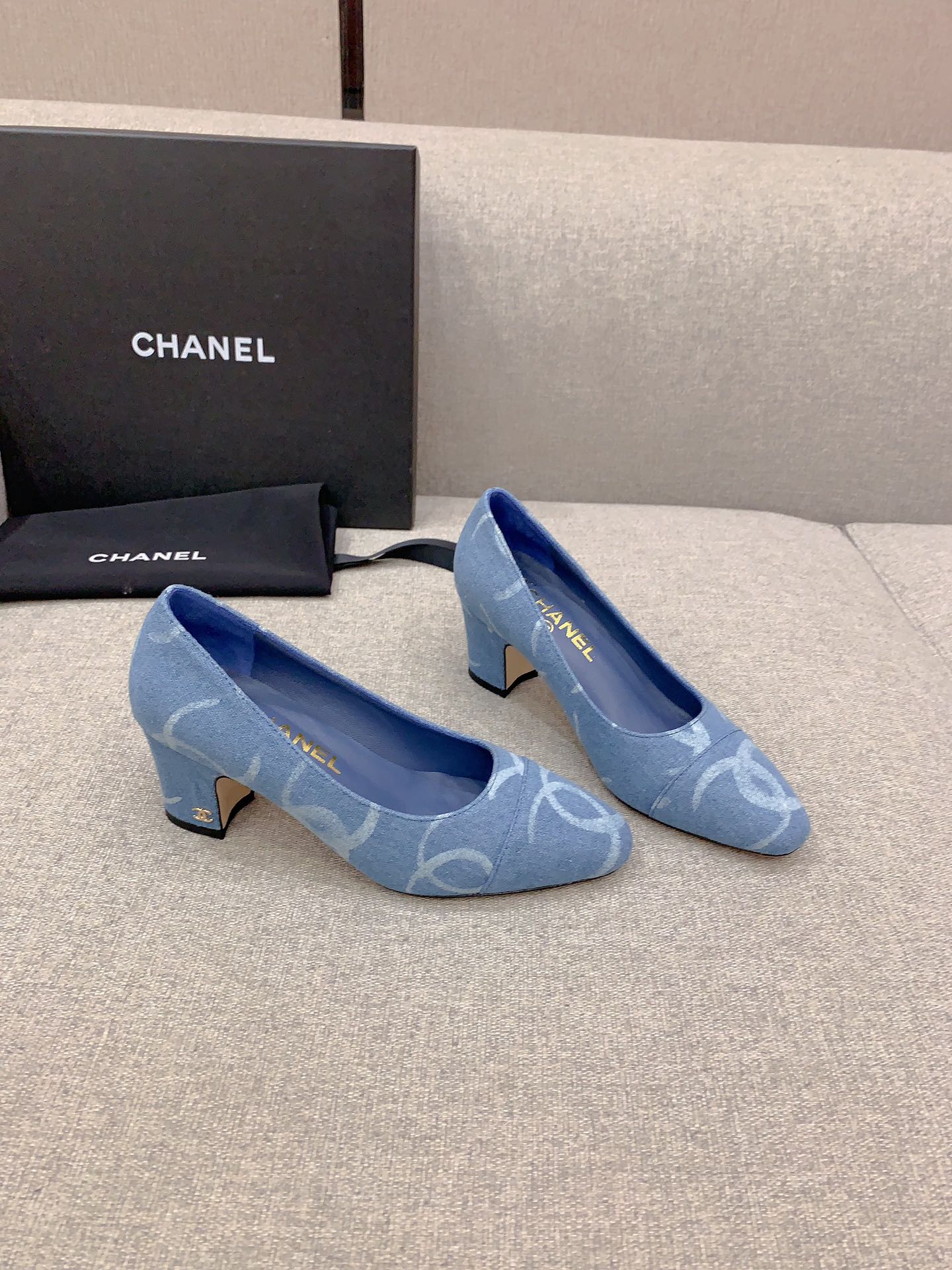 Chanel - Джинсовые туфли на массивном каблуке - Светло-голубые