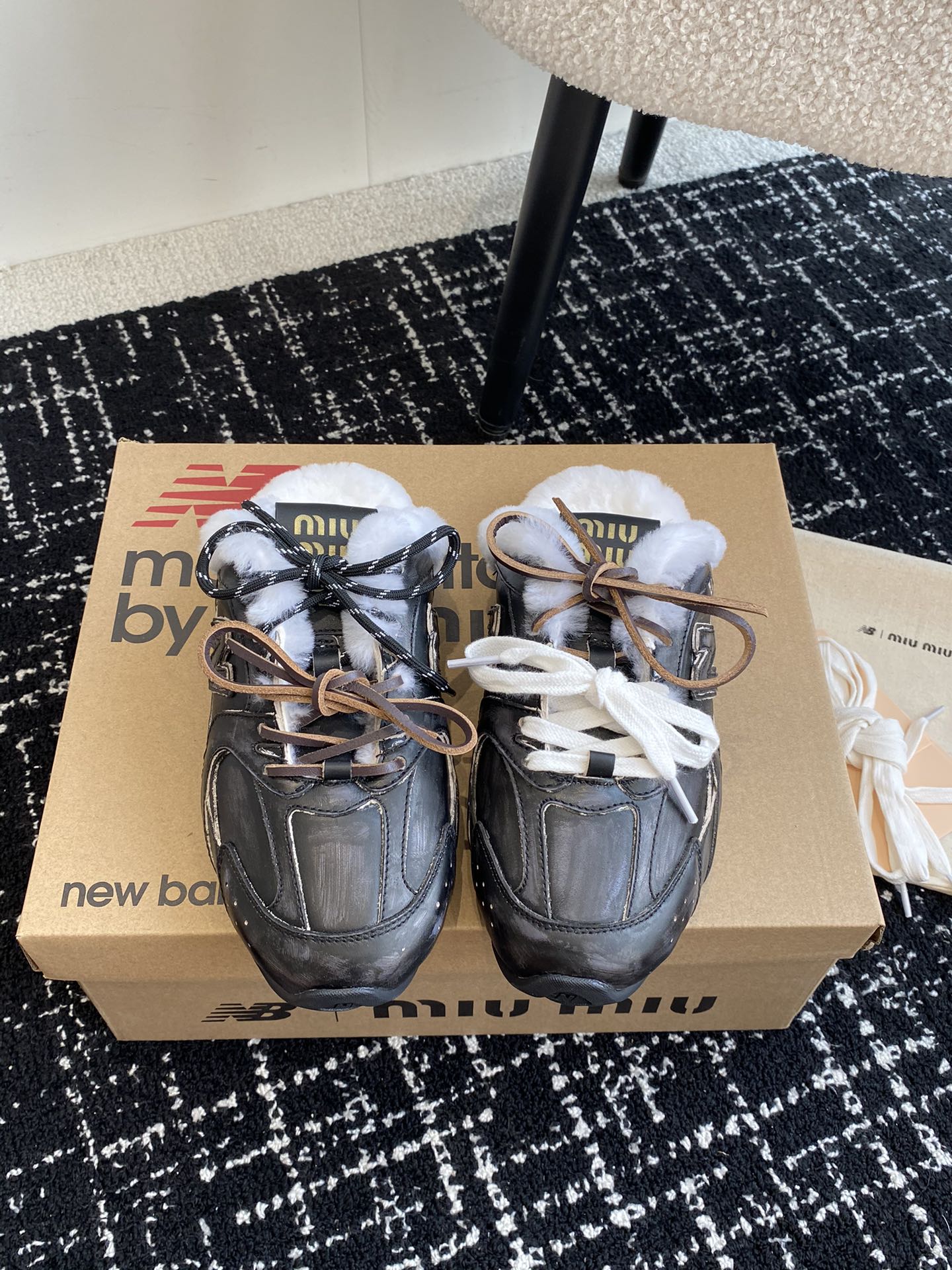 Шерстяные тапочки Miu Miu 2024 - черные