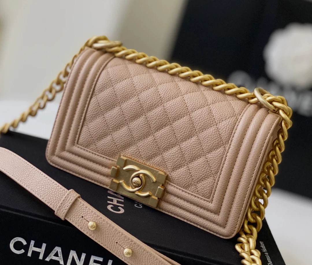 Chanel-boy-20cm-30