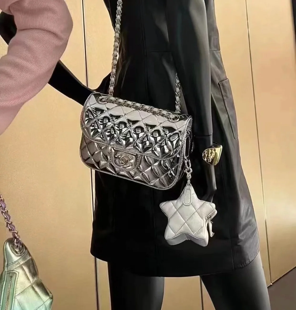 Весенняя коллекция Chanel - 24c - Сумка CF Star Flap Bag - Серебристый