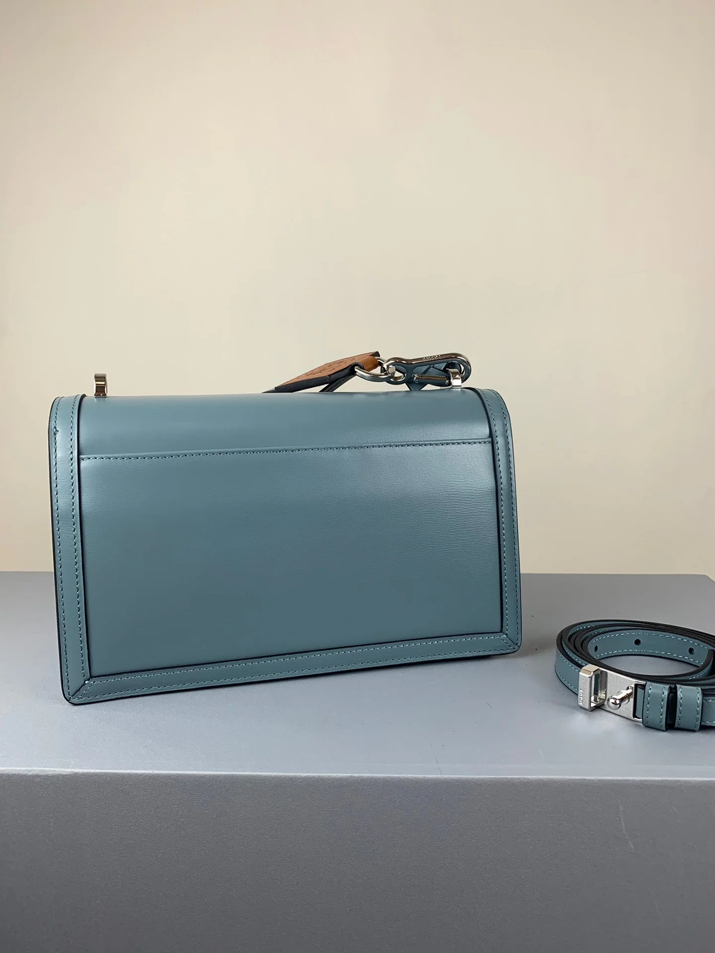 Треугольная сумка Loewe - Телячья кожа - Средний размер