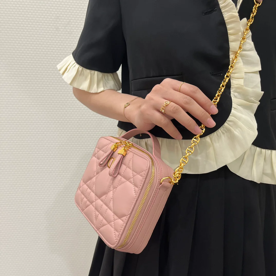 Сумка для фотоаппарата Dior Cannage, цвет ZP3