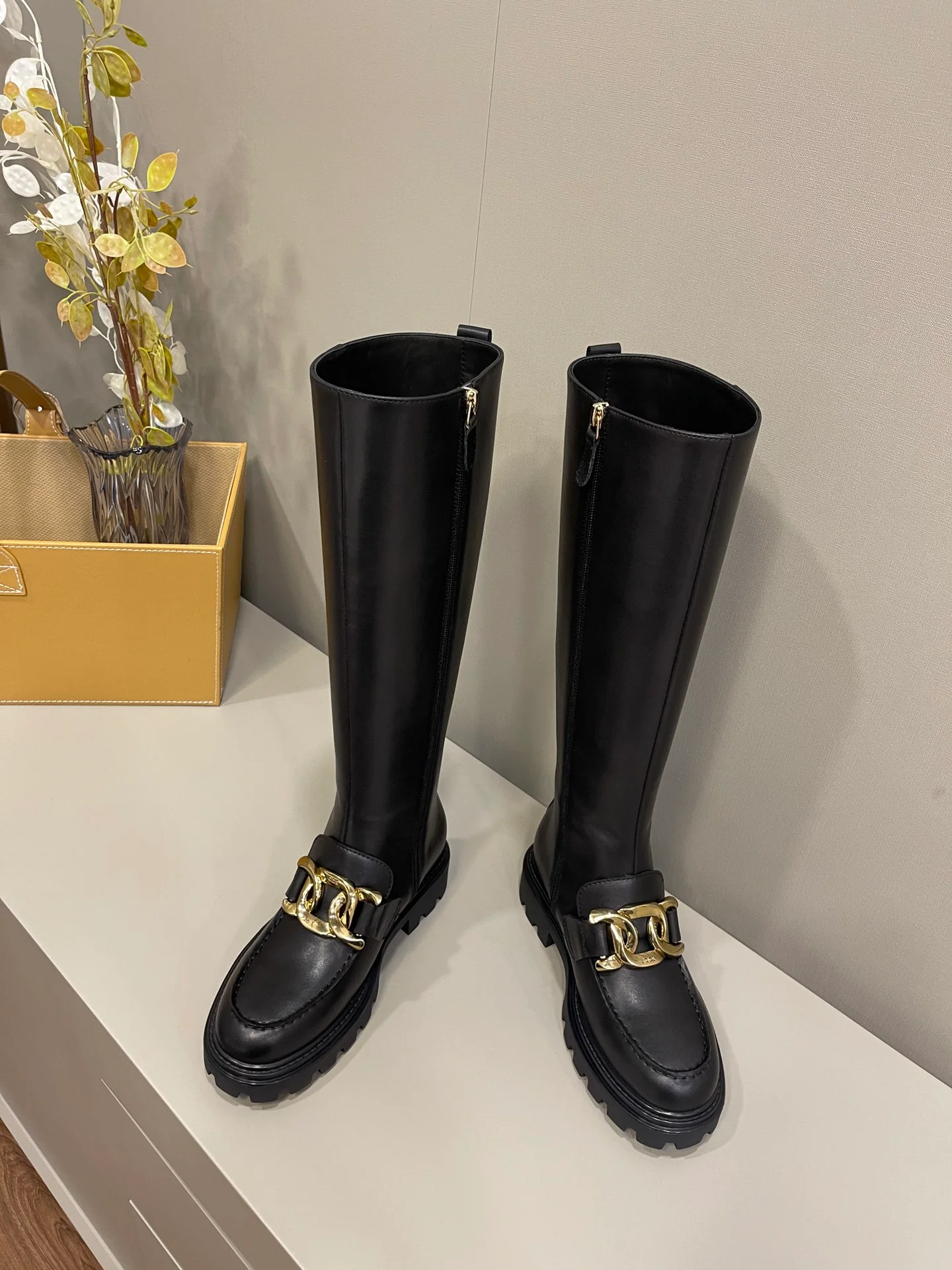 Новые ботинки Tods для ранней весны 2022 года.