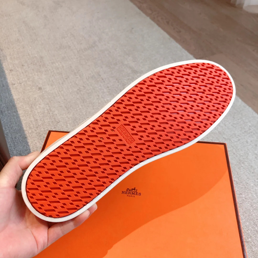 Новинки осенне-зимней коллекции Hermes 2023 — Повседневная обувь — Унисекс — Бело-голубая