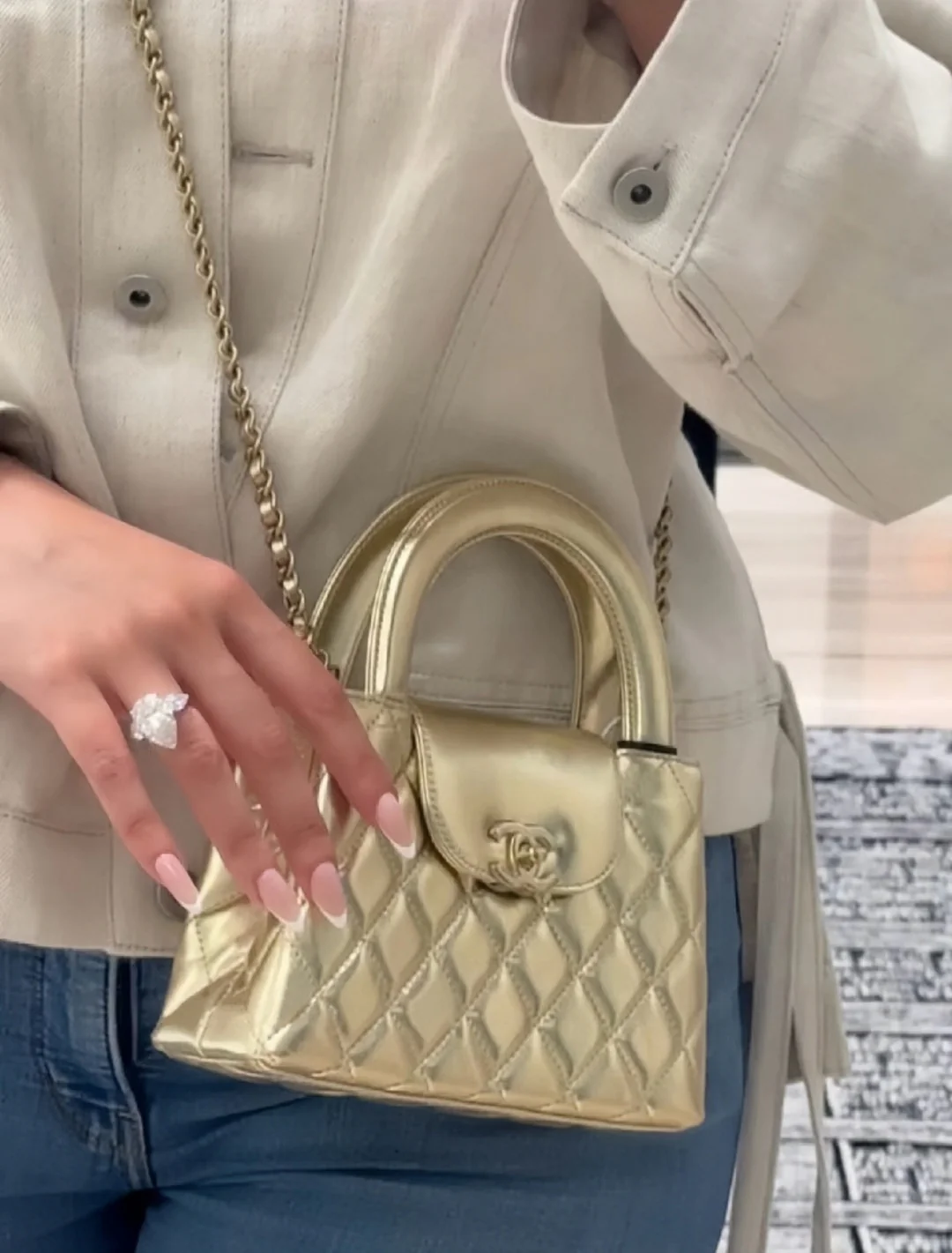 Большая сумка Chanel 25a Kelly на цепочке, цвет шампанского.