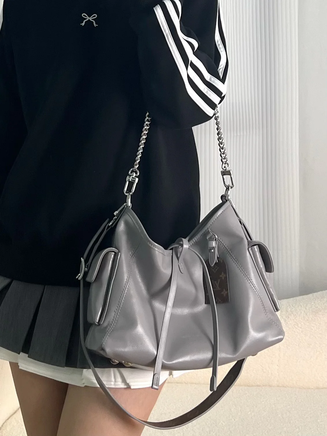 LV-m24861-carryall-cargo-vibe-pm handbag-grey