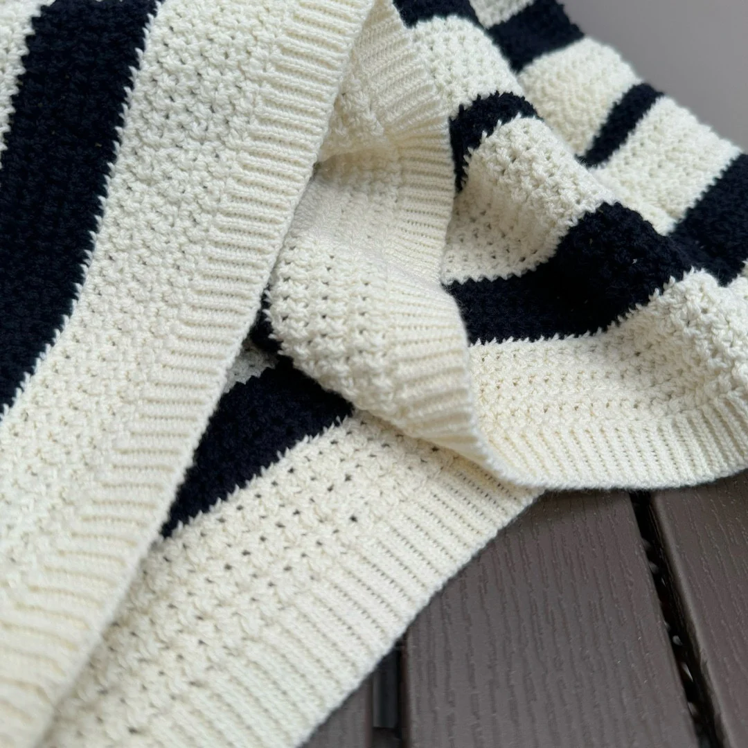 Miu Miu-2404-24 Новое весеннее платье в стиле преппи: полосатое трикотажное платье-поло