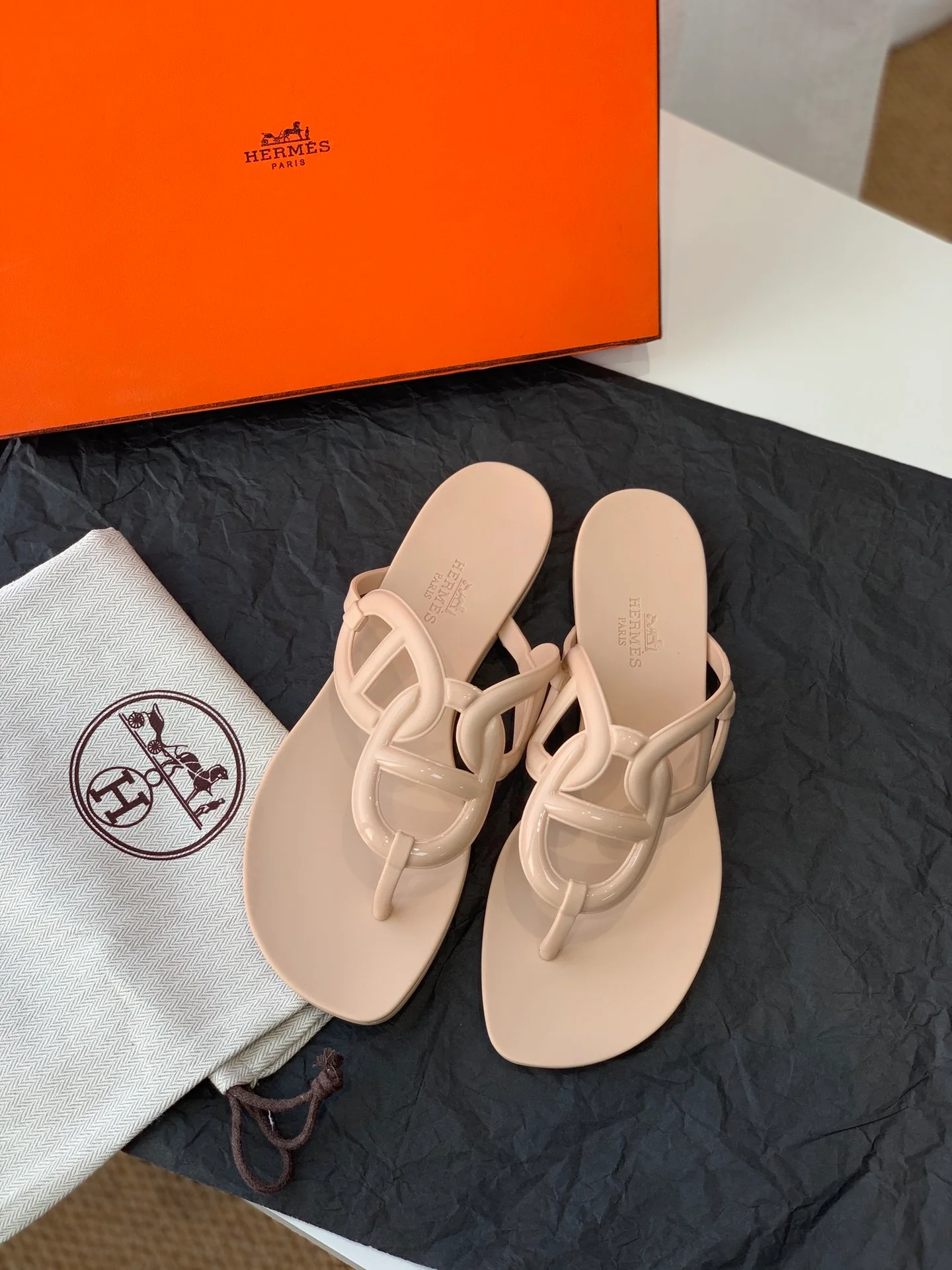 Новые шлепанцы Hermes-aloha 