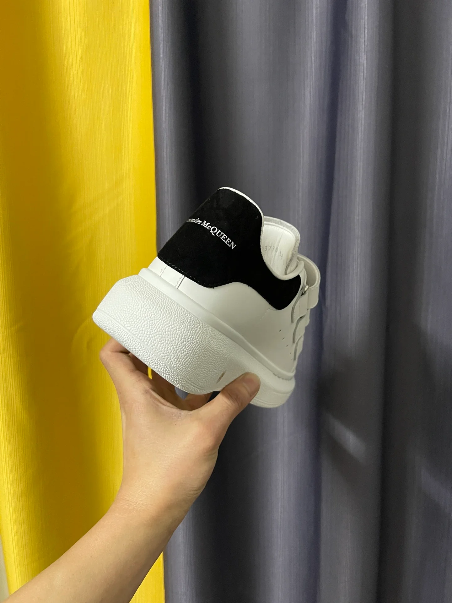 Классические белые кроссовки McQueen - унисекс - новая застежка на липучке - топовая версия McQueen.