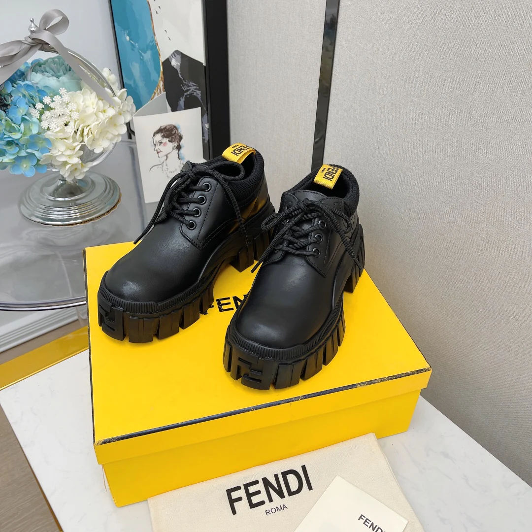Fendi - Новинка сезона осень/зима 2022 - Туфли-майки на платформе