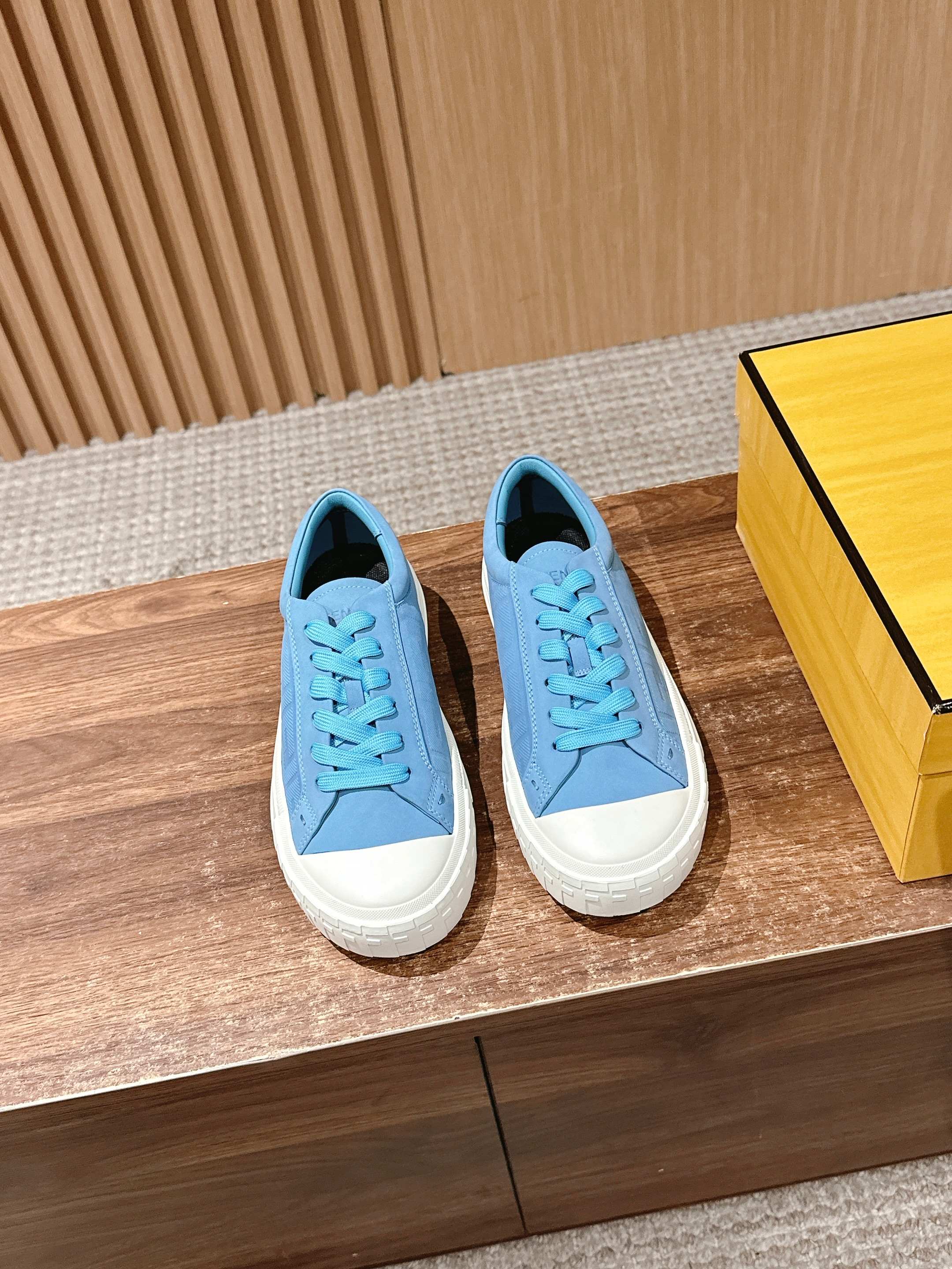 Fendi - Туфли цвета бисквита - Повседневная обувь - Синий