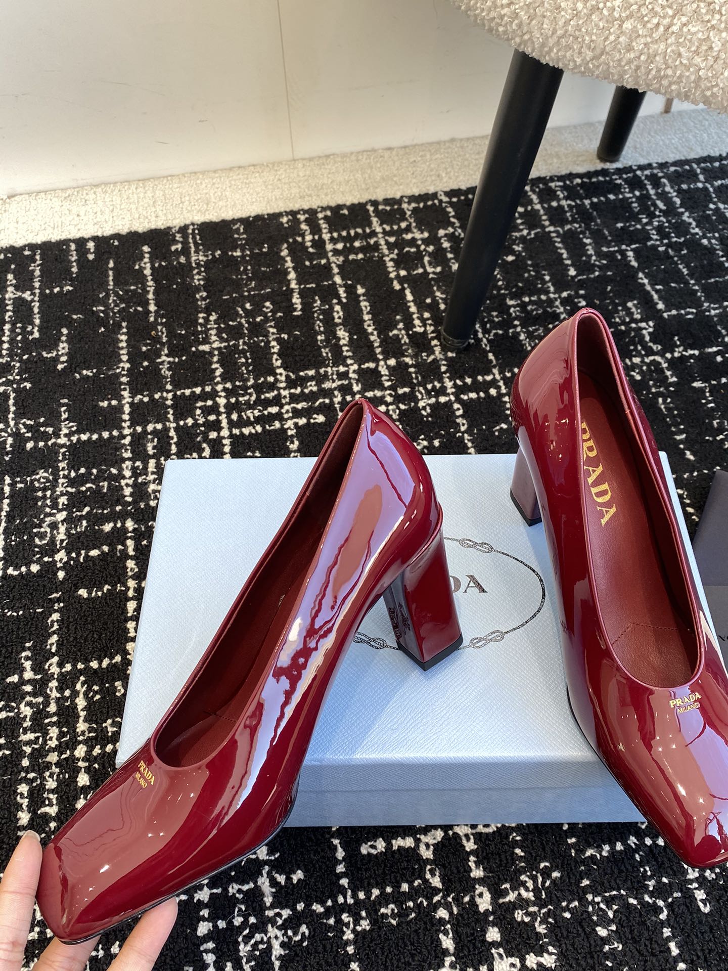 Балетки Prada 2024 на массивном каблуке с квадратным носком - красные