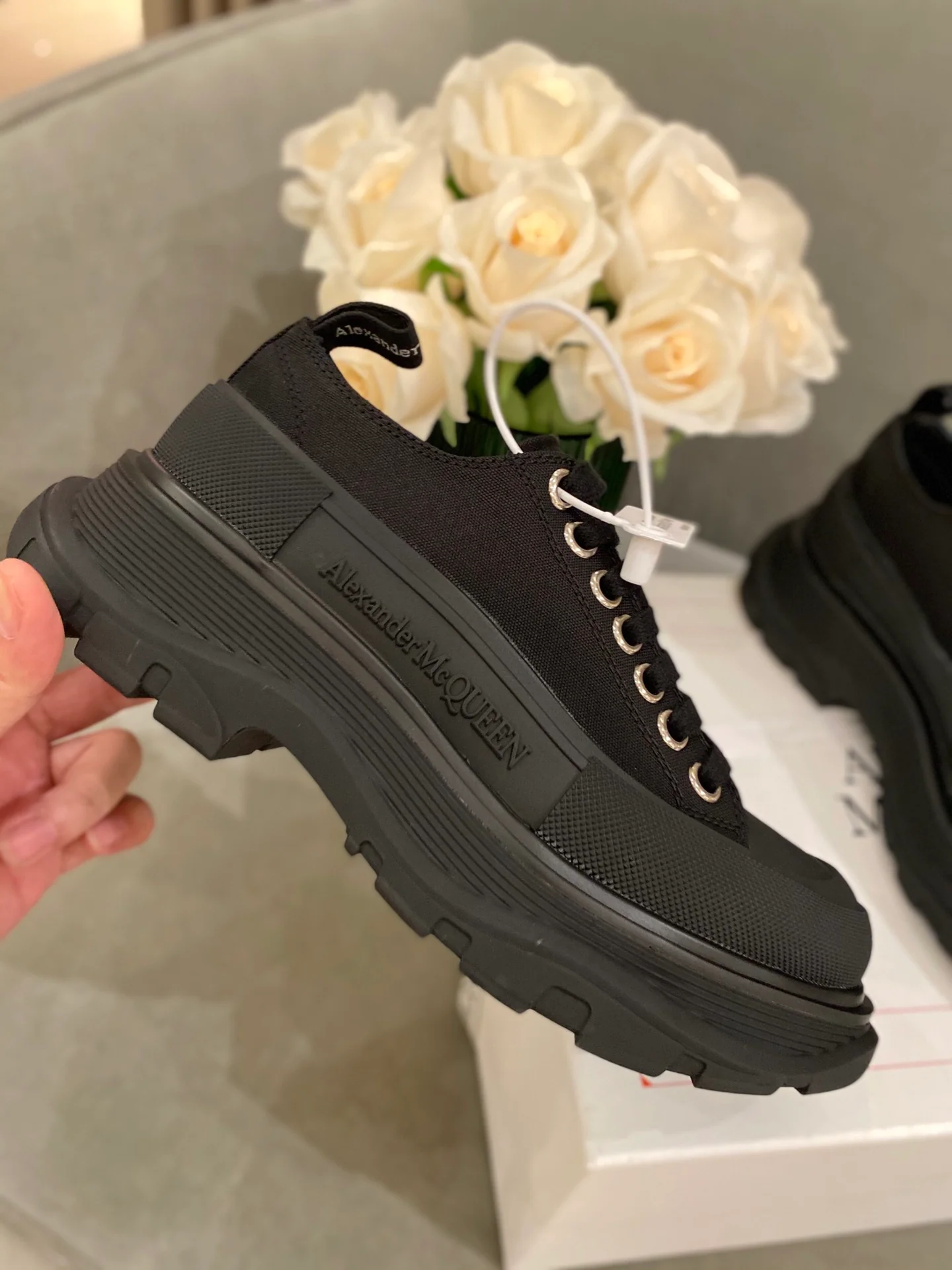 Кроссовки на платформе McQueen из парусины - унисекс - полностью черные