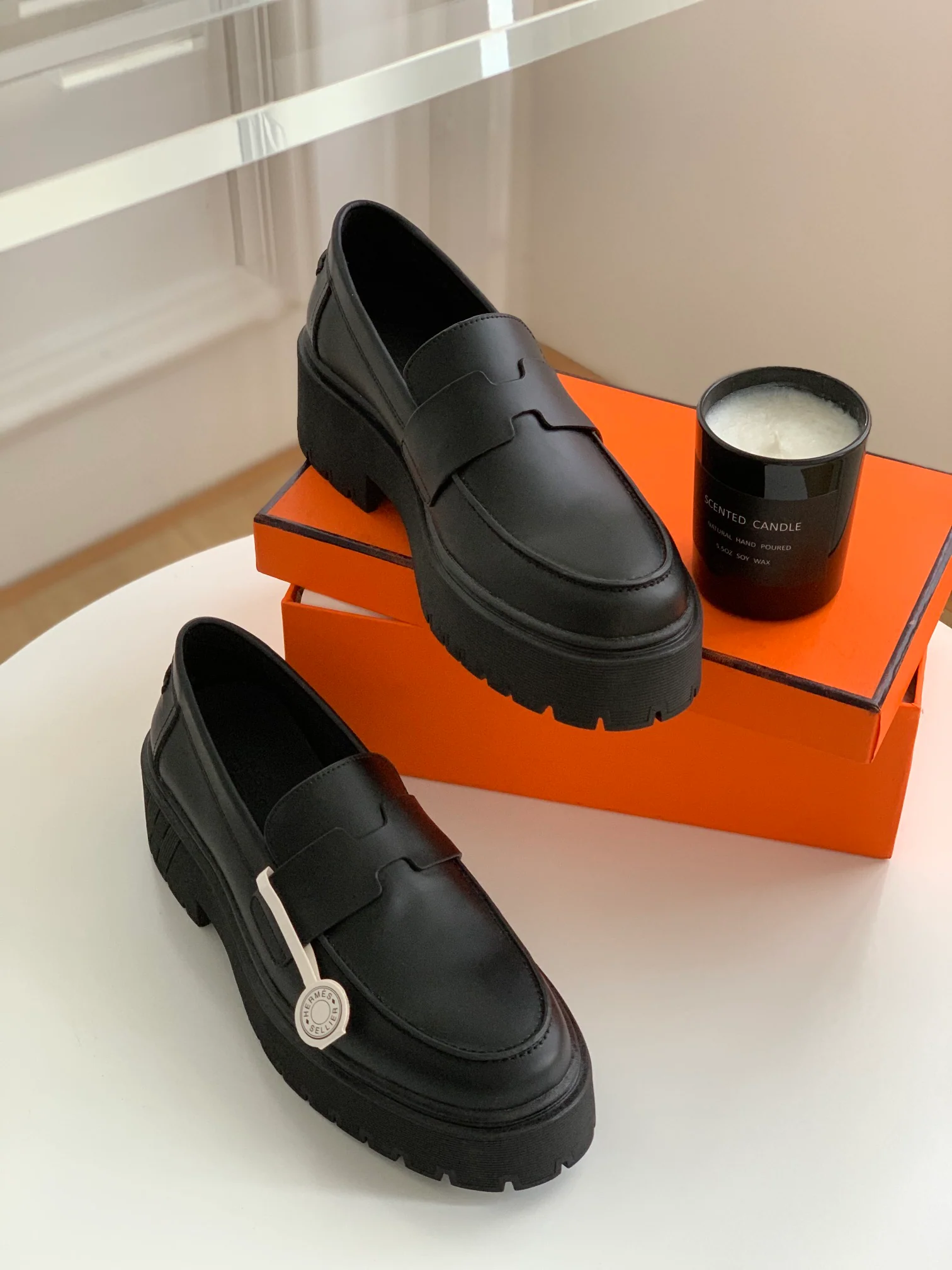 Новинка сезона осень/зима 2023 от Hermes - Лоферы Hitch - Черные