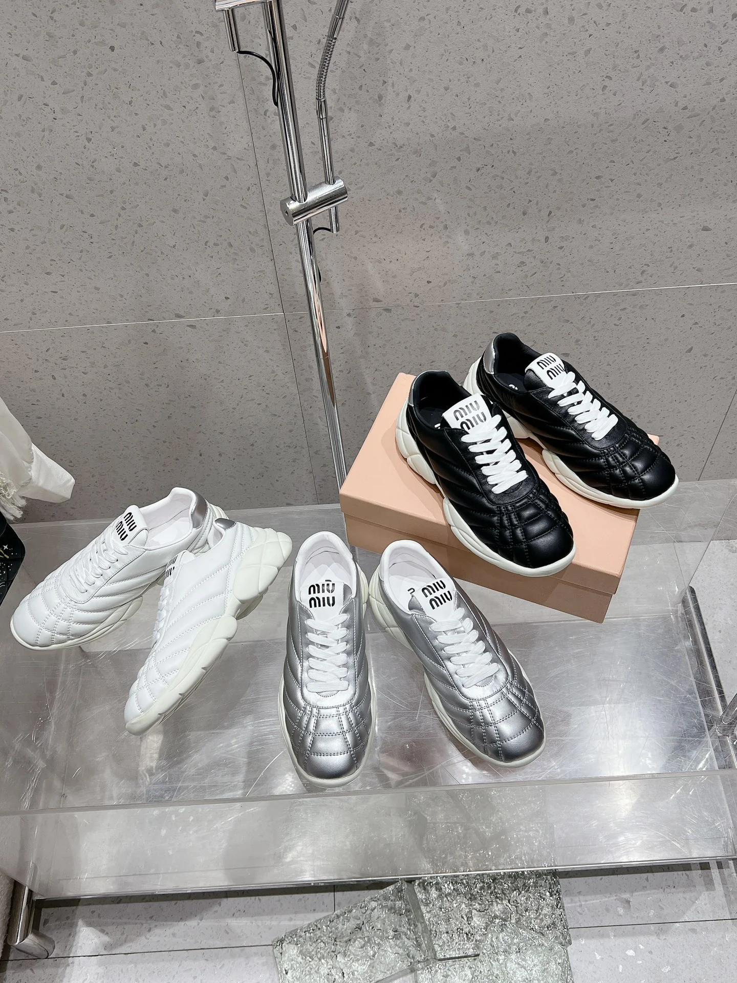 Бейсбольные кроссовки Miu Miu с закругленным носком - изображение из коллекции