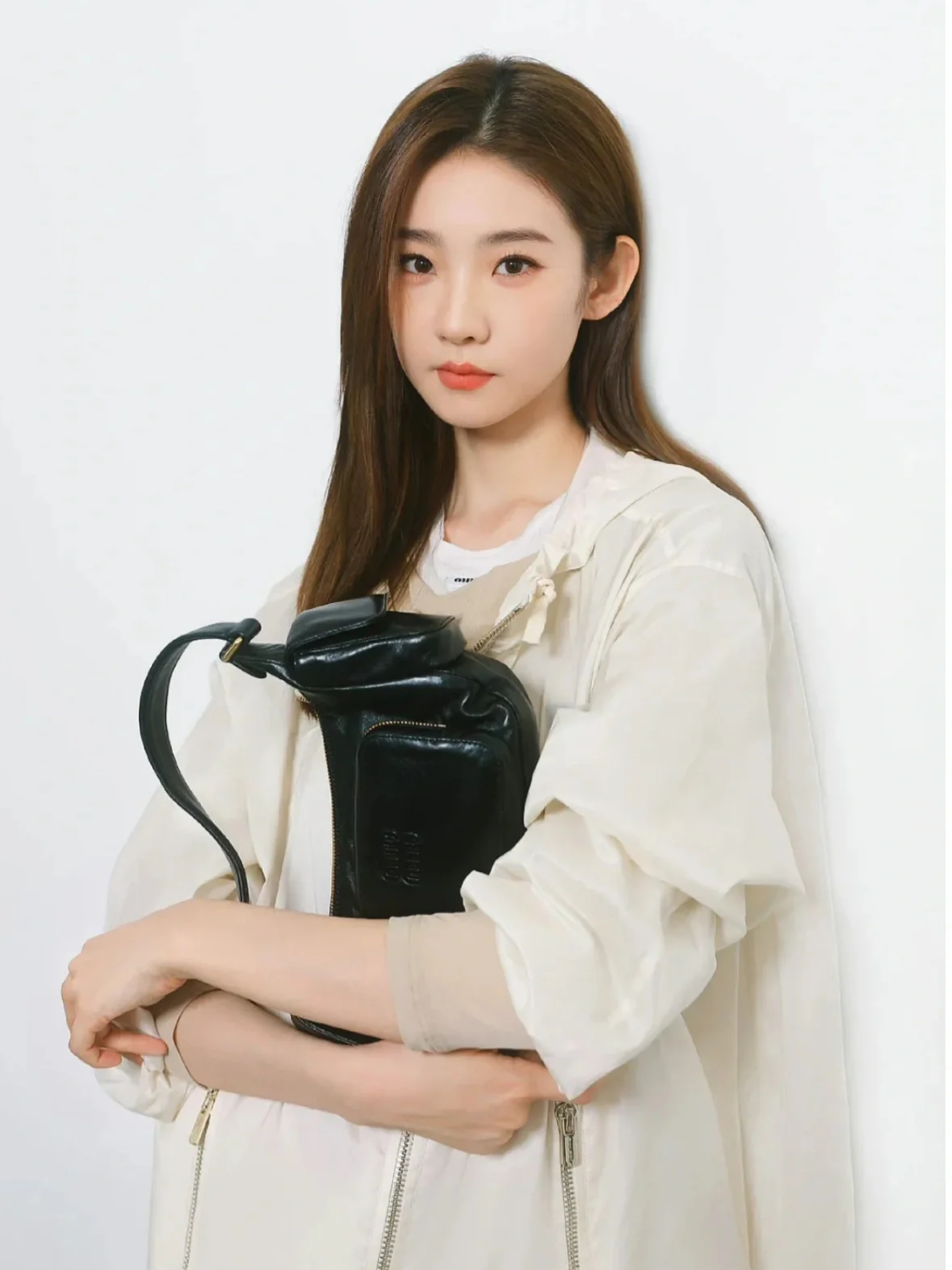 Сумка Miu Miu из кожи наппа с карманами — носите и делитесь с другими.