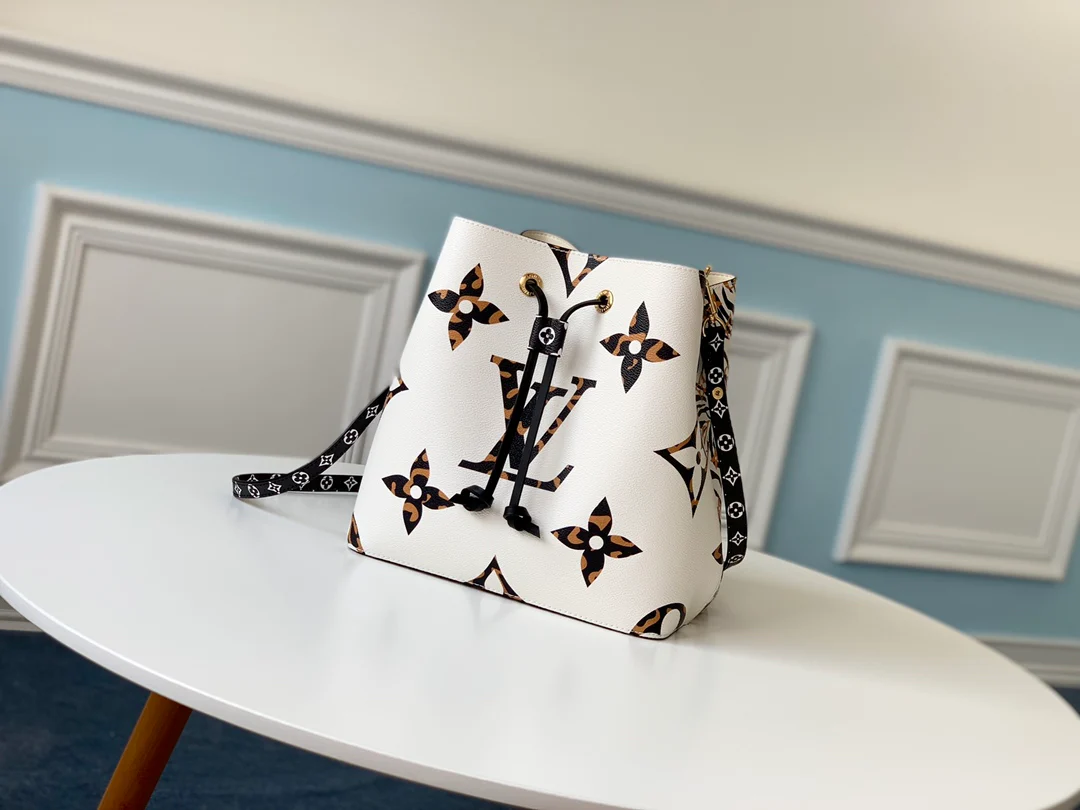 lv-m44679-neonoe handbag jungle-capsule series