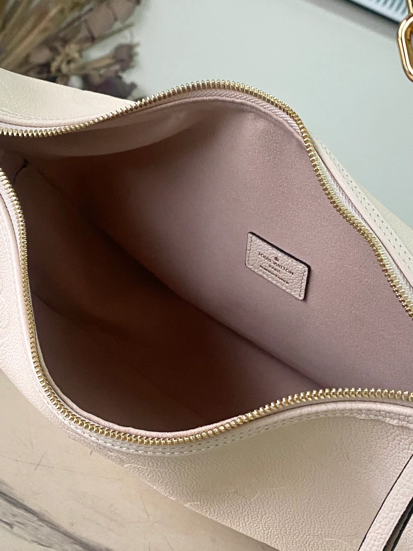 m46739-LV-loop-hobo-large half-moon bag-white