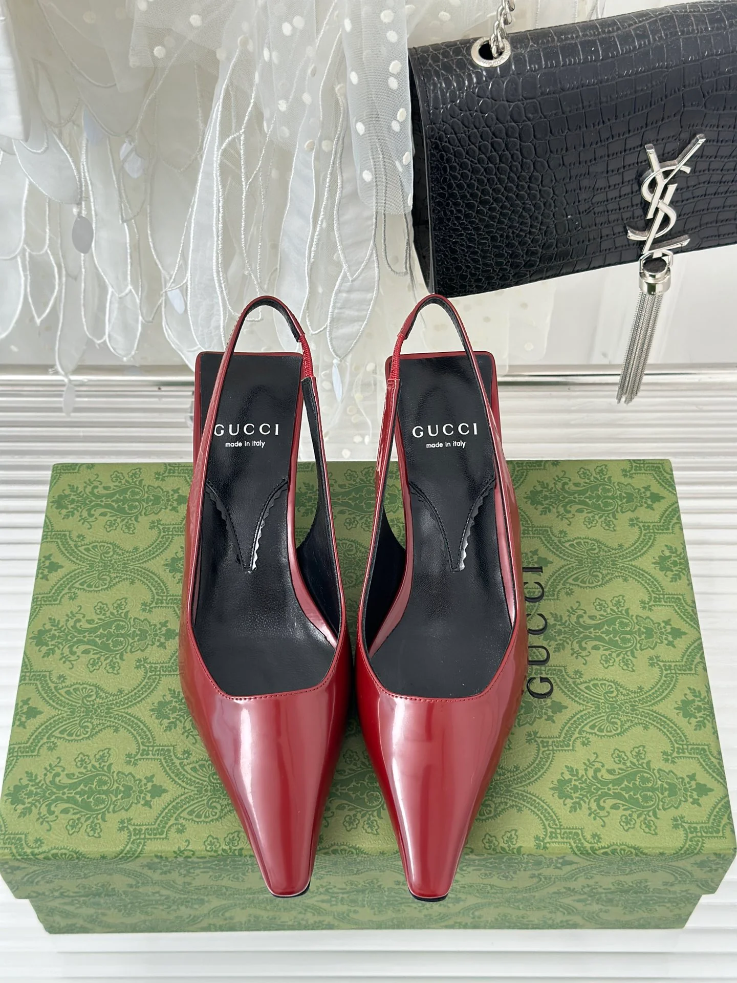 Новинка сезона весна/лето 2023 — Босоножки на невысоком каблуке с острым носком — Красные