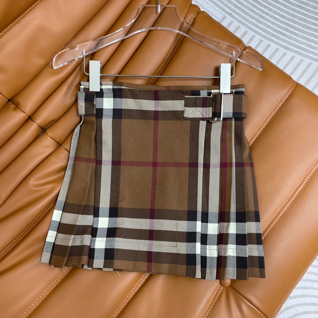 Burberry - 2403 - Новинка начала весны: клетчатая плиссированная мини-юбка с поясом.