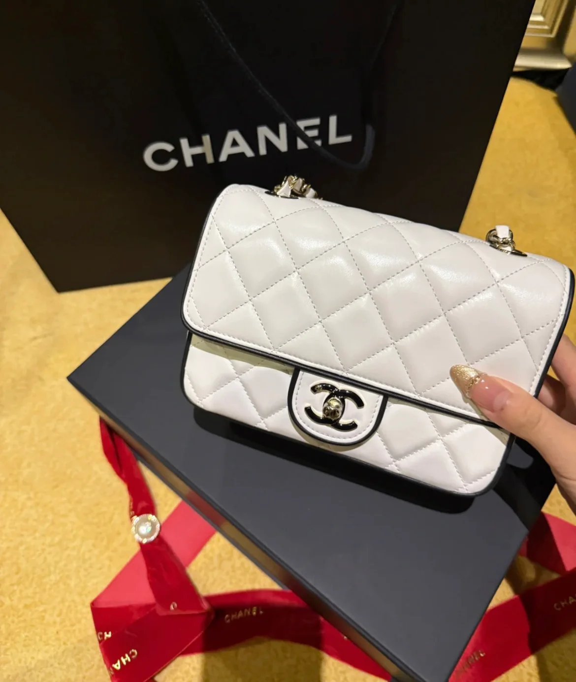 Chanel 25 пенсов - Panda Square Fat Man - White