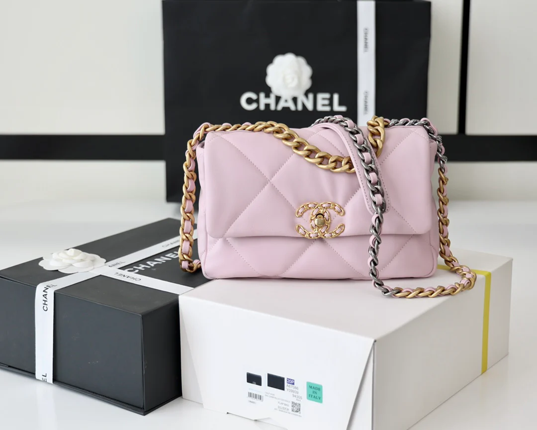 Сумка Chanel 19 — розовая с золотой фурнитурой — маленькая
