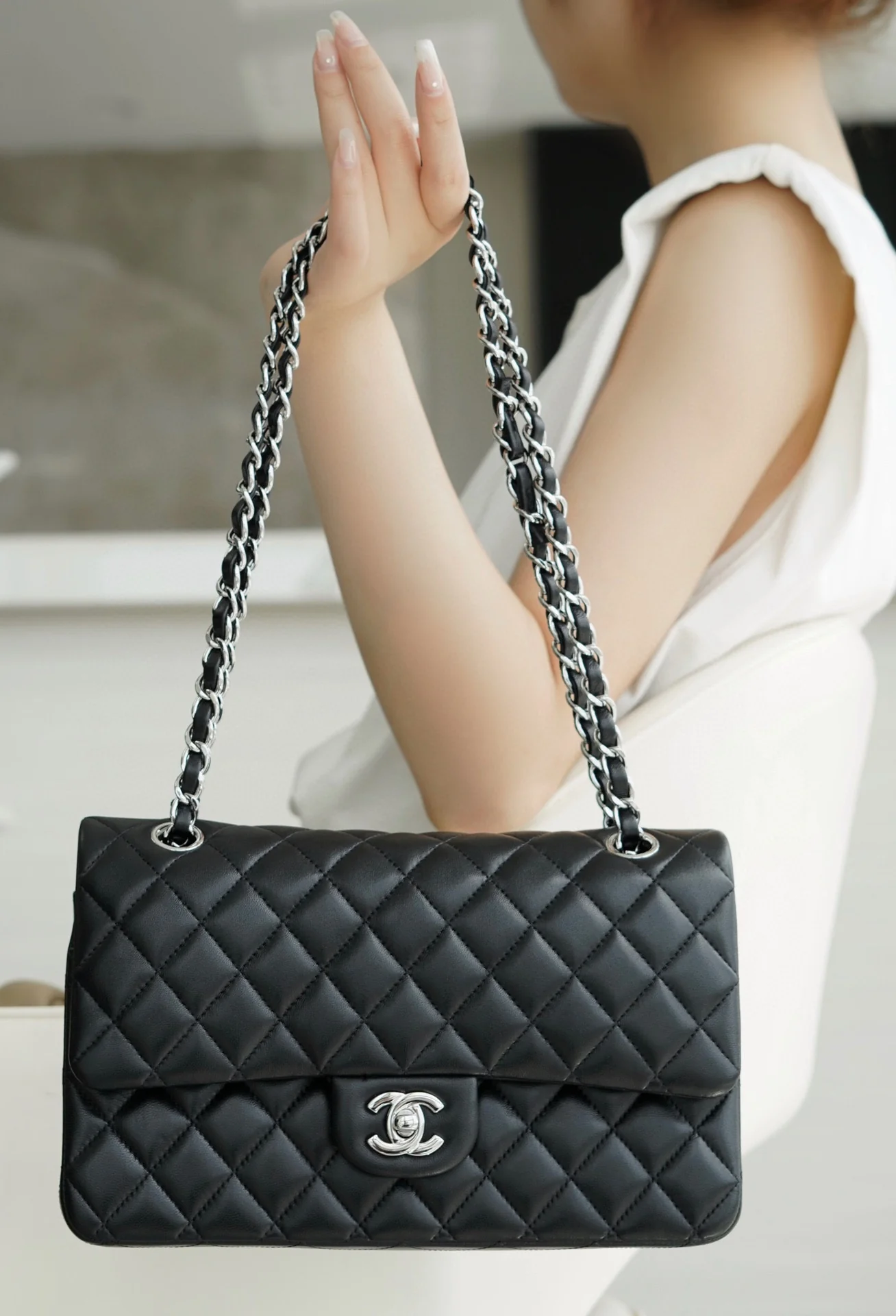 Сумка Chanel CF Medium - 25 см - из черной овечьей кожи с серебряной пряжкой - CF25