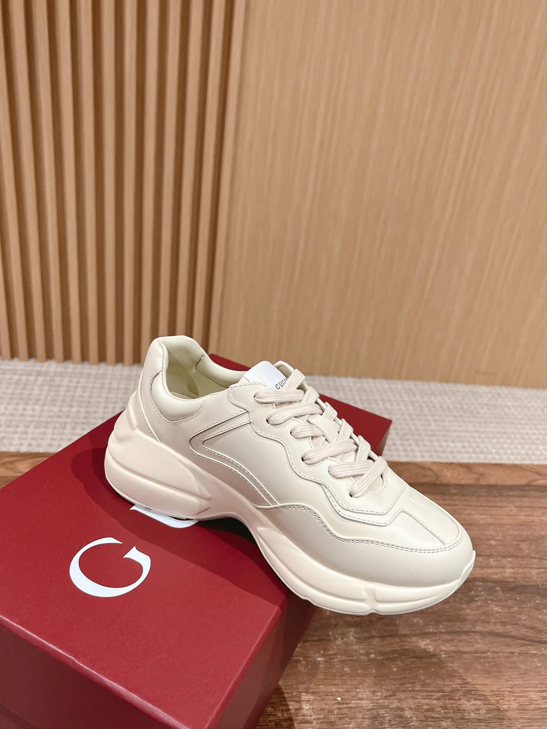 Кроссовки Gucci 2024 Letter Dad Shoes - бежевые