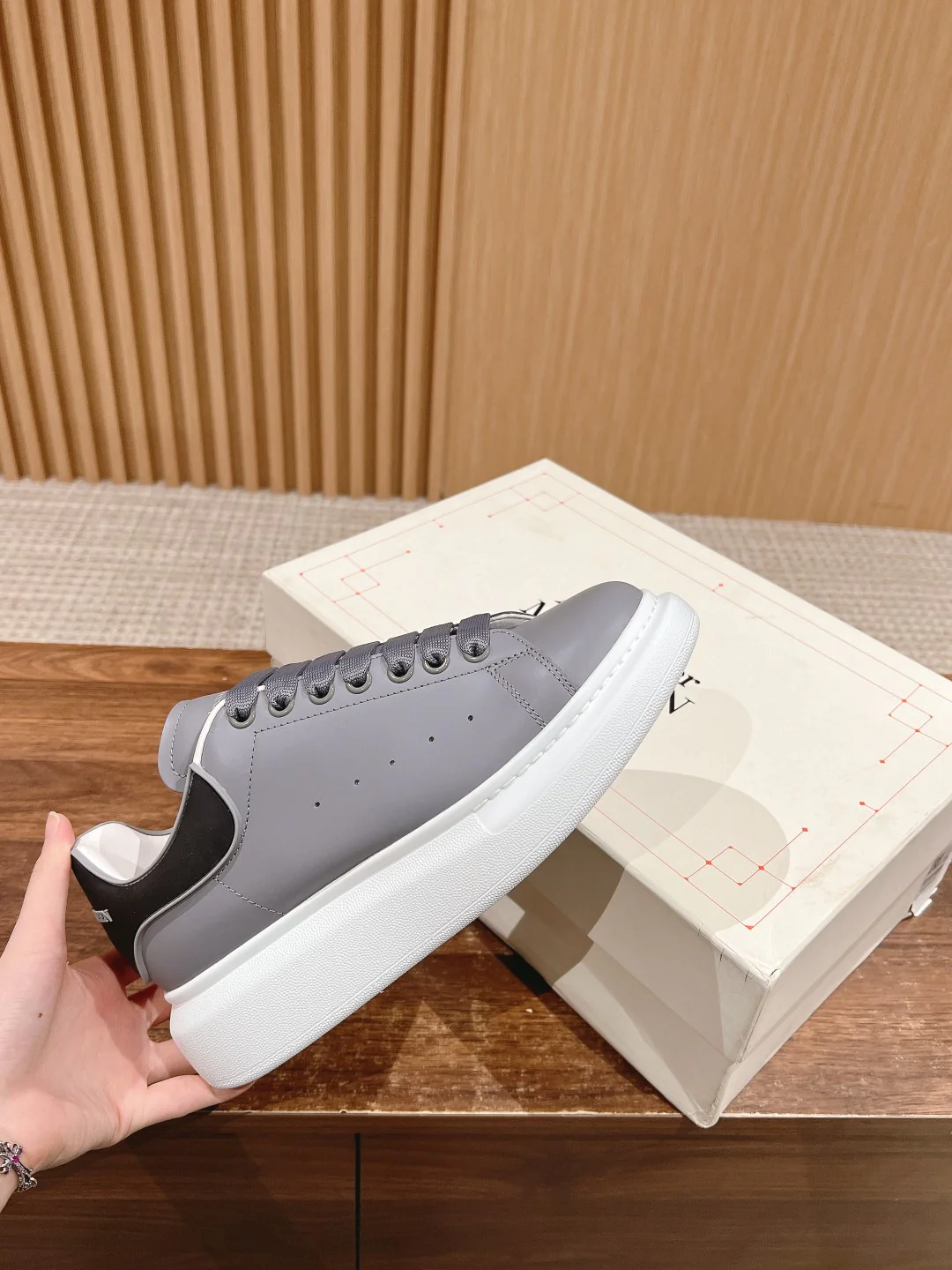 Повседневные туфли на платформе McQueen 2024 - серые