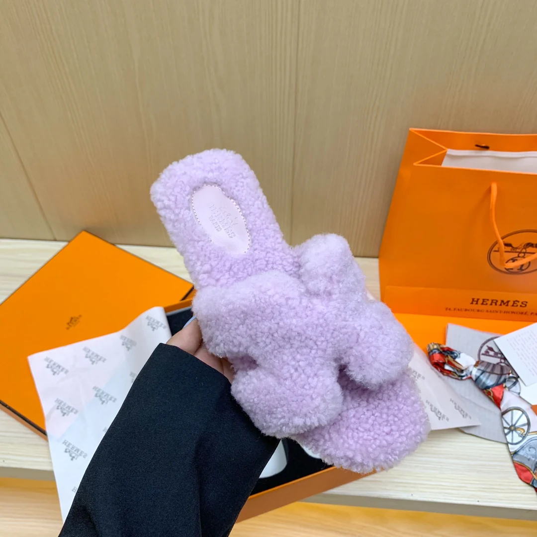 Новинка сезона осень/зима 2022 от Hermes - Меховые тапочки - Фиолетовые