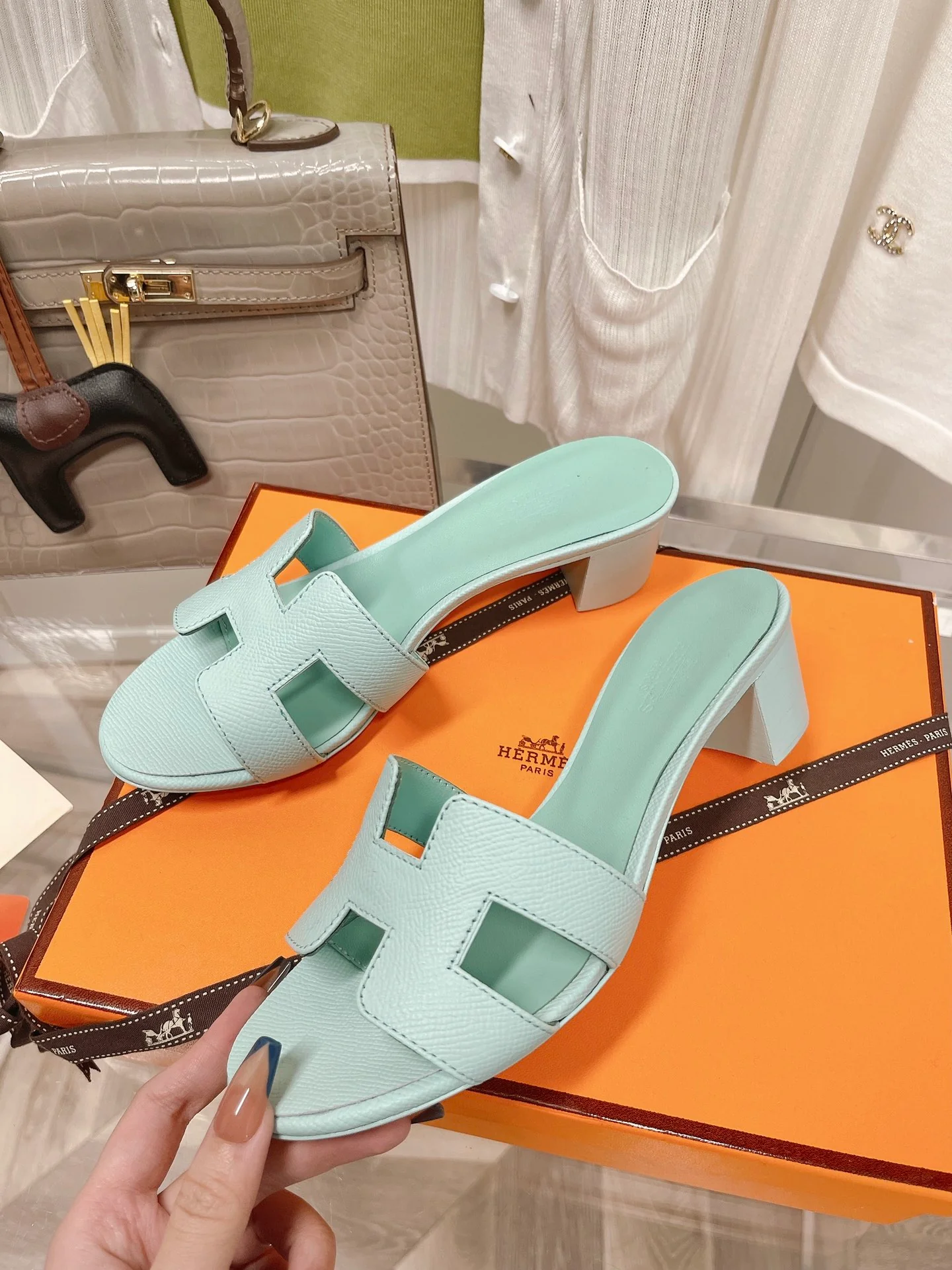 Новинка 2022 года от Hermes - Тапочки на низком каблуке с отпечатком руки - Цвет: озерно-зеленый