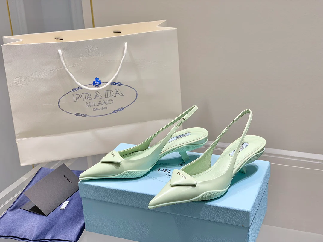 Prada - Зеленые туфли на низком каблуке