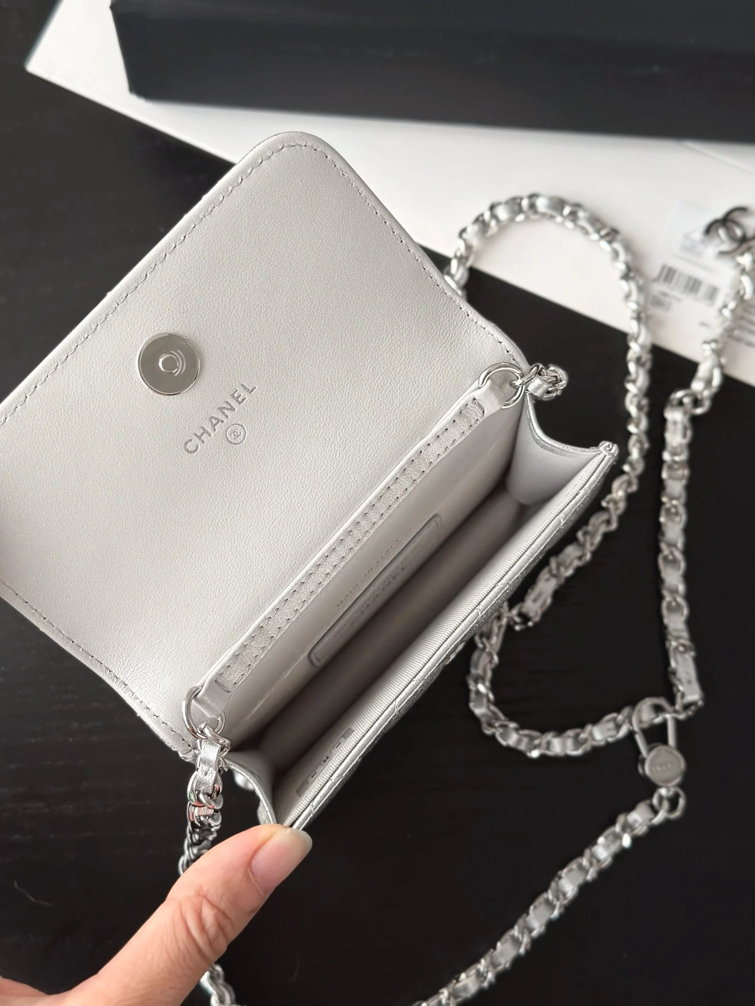 Новинка весны/лета от Chanel - Мини-сумка через плечо Chanel 24c - Серебристая