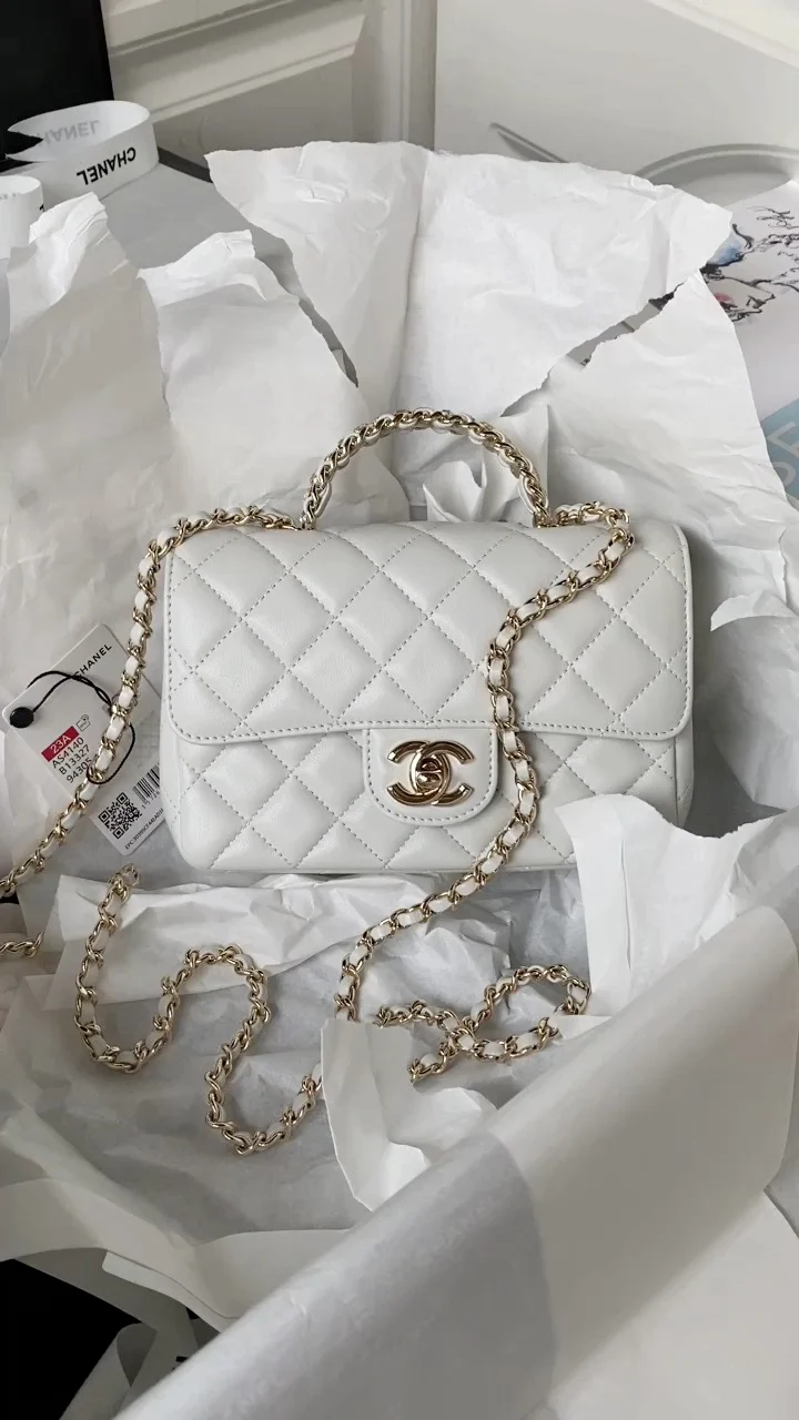 Коллекция Chanel Pre-Fall 2023 - Сумка CF с ручкой, украшенной стразами - Белая - 18 см