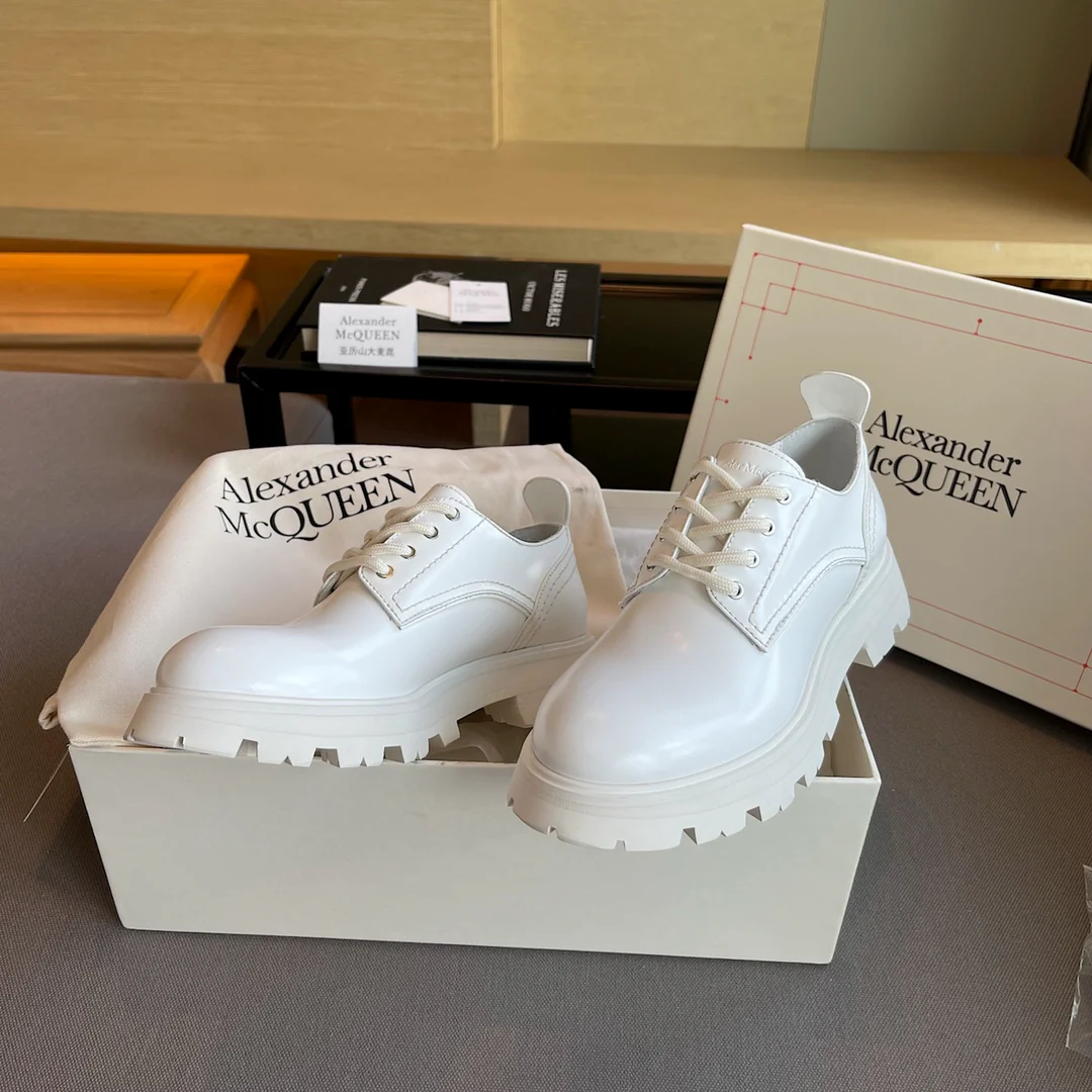 Белые лоферы на платформе McQueen