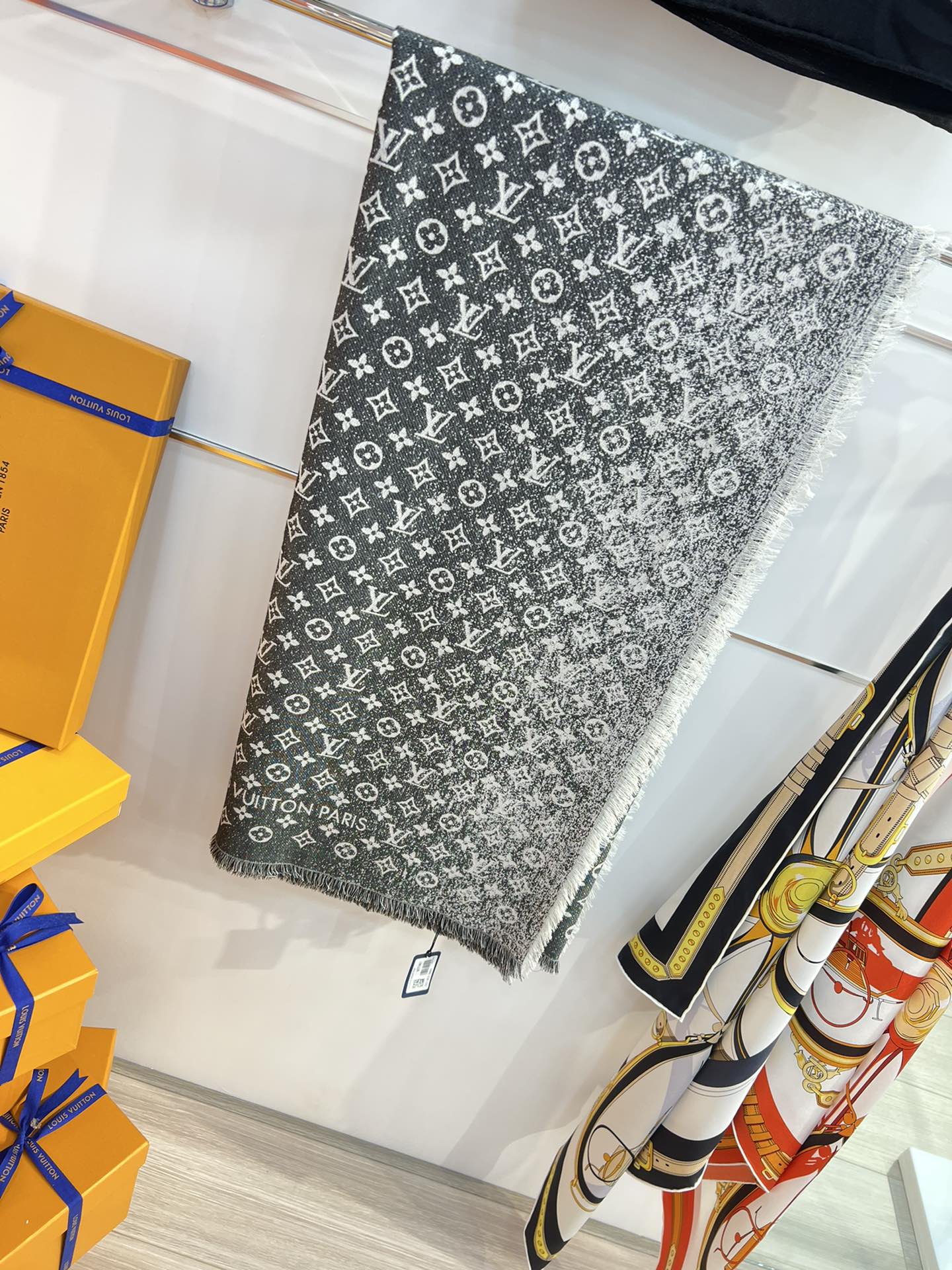 LV - Градиентная джинсовая шаль с монограммой - джинсовая ткань - градиент - 142 - 5 см