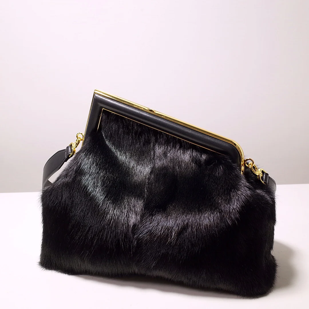 Сумка Fendi-first Medium из черной норки.