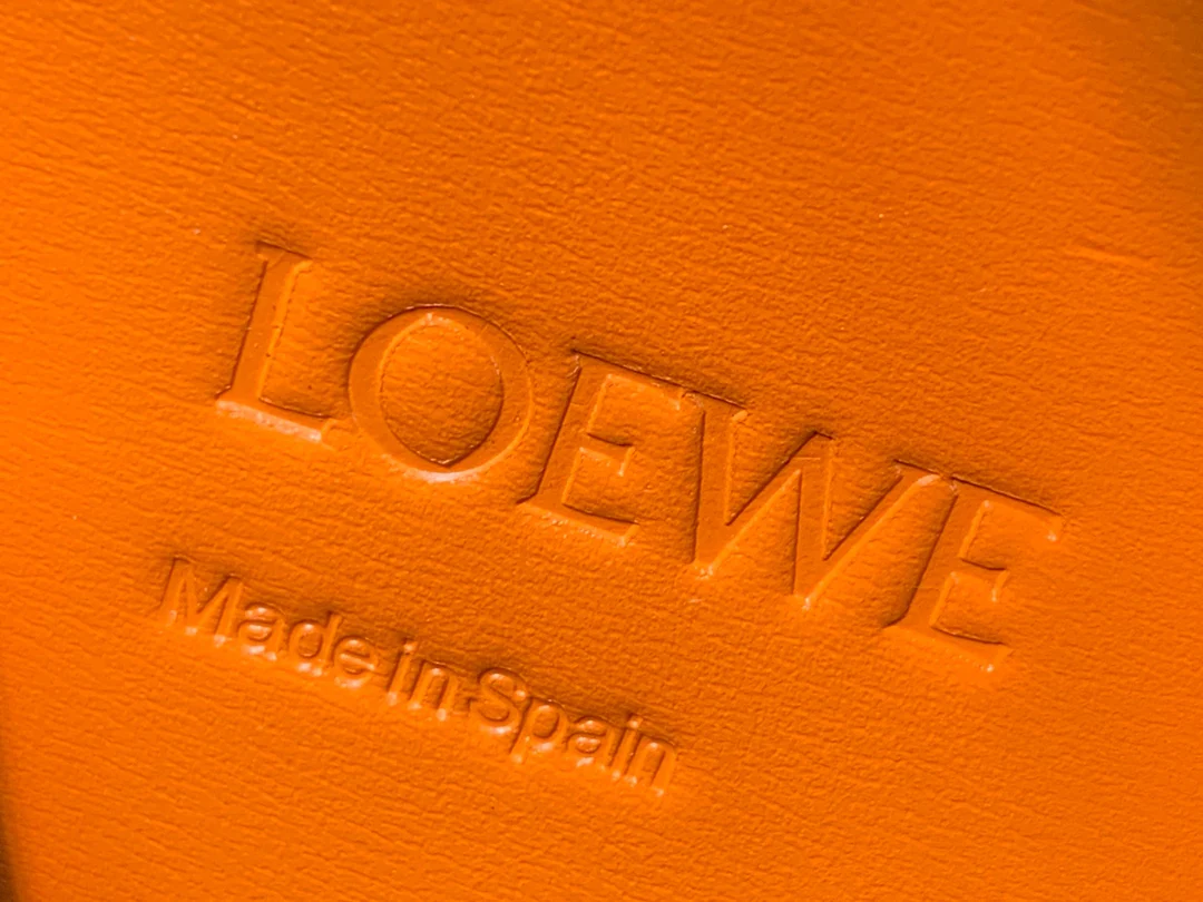 Треугольная сумка Loewe - Телячья кожа - Маленькая - 1 шт.