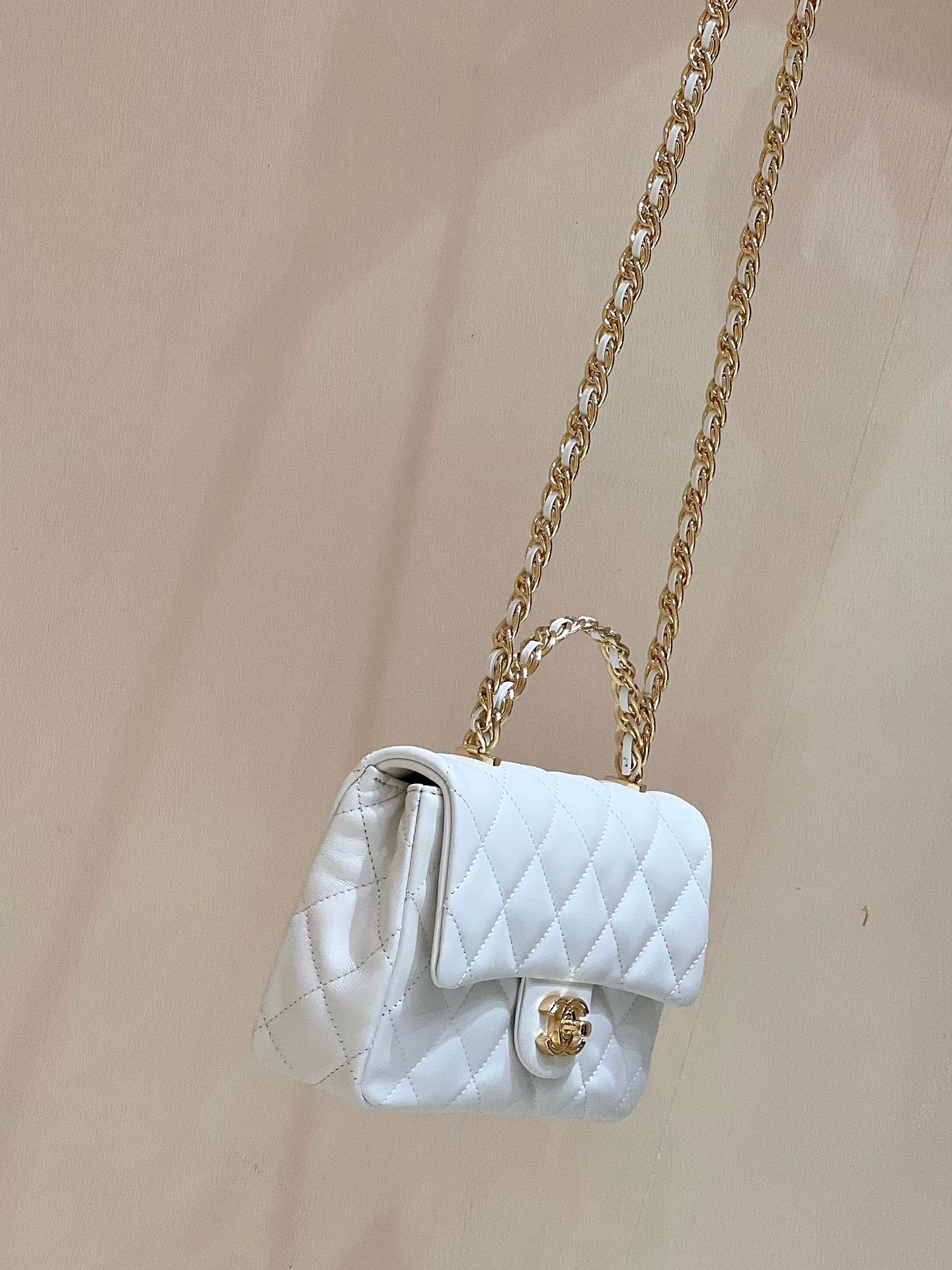 Ручка Chanel 23a CF со стразами - белая