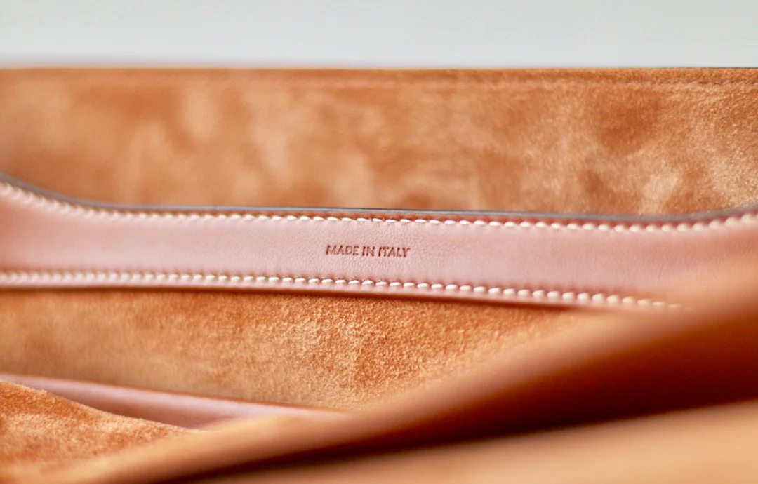 Сумка Celine Soft 16 Medium из гладкой коровьей кожи - коричневая