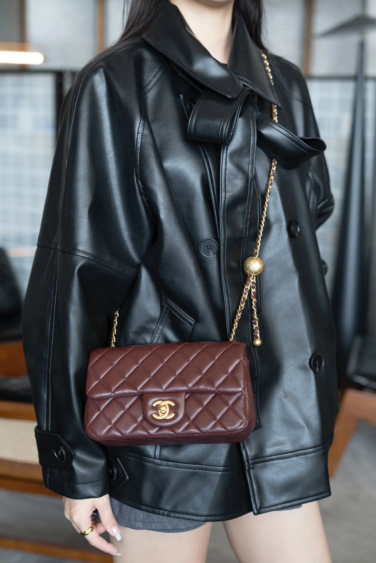 Мини-платье Chanel CF Gold Ball, бордовое.