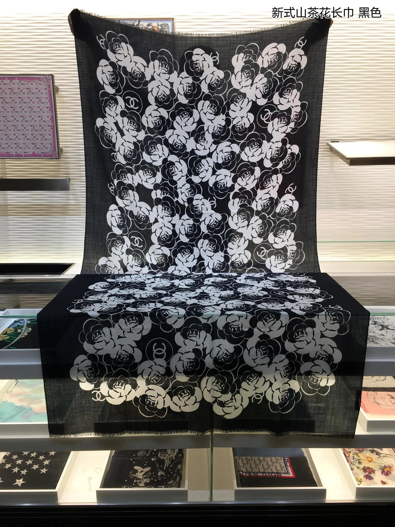 Chanel - Новый шарф ?Камелия? - 110-200 см - 100% - Кашемир премиум-класса - Черный