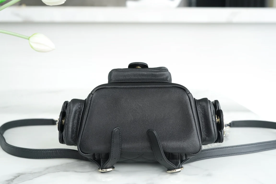 Chanel - Новая майка Tank Duma Small с подплечниками - Два боковых кармана - Черная - Темная лошадка этого сезона